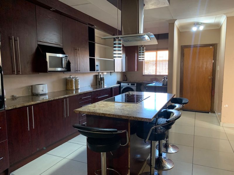 Townhouse For Sale in Witbank - Photo 8