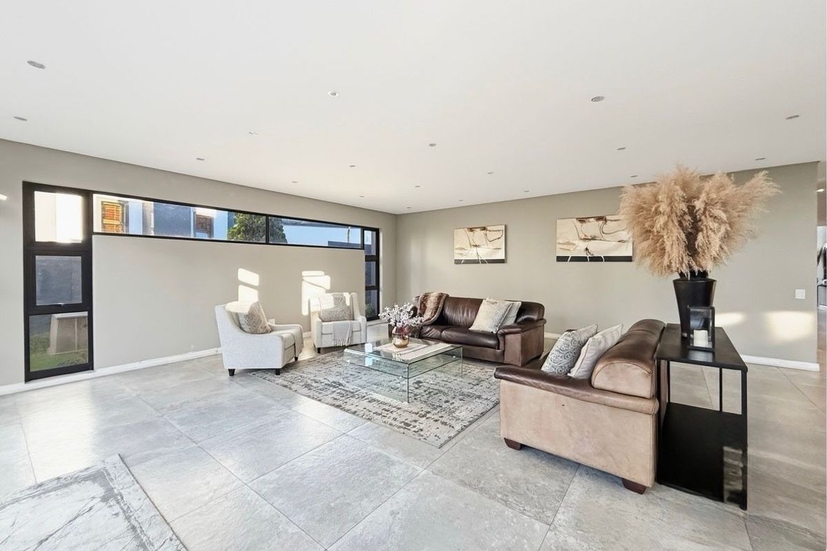 Refined Contemporary Elegance with Exceptional Family Appeal in Cedar Creek Estate - Photo 4