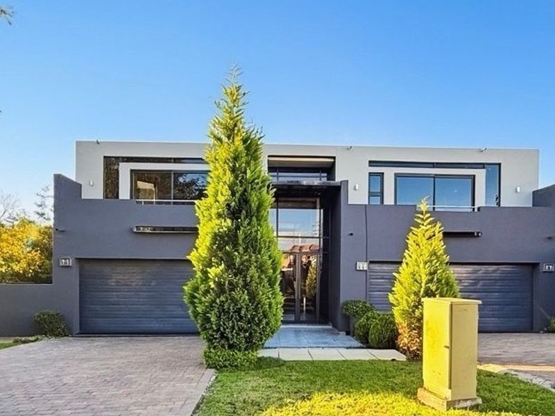 Refined Contemporary Elegance with Exceptional Family Appeal in Cedar Creek Estate - Photo 2