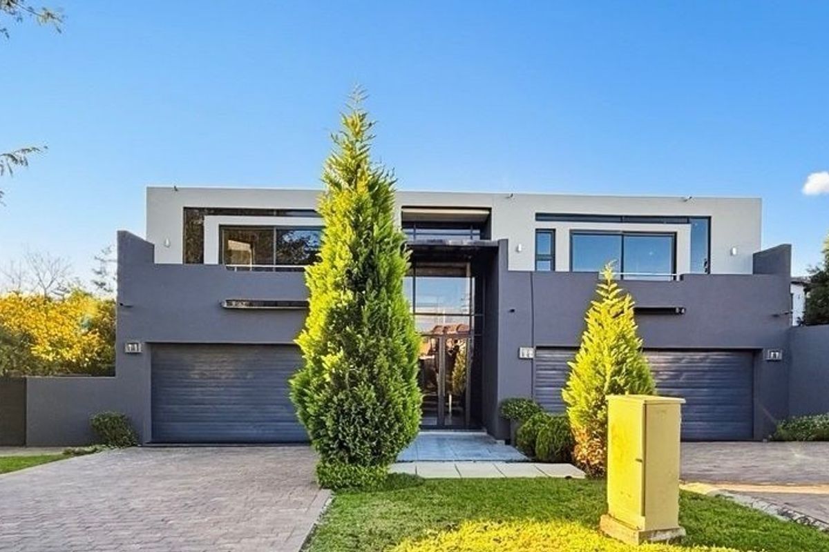 Refined Contemporary Elegance with Exceptional Family Appeal in Cedar Creek Estate - Photo 2