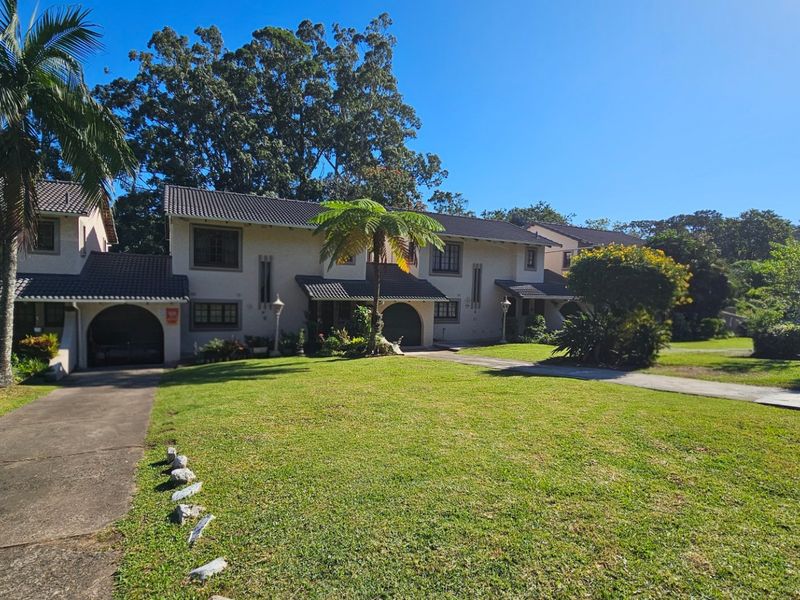 Private and Pet-Friendly Three Bedroom Duplex Townhouse in Peaceful Umtentweni - Photo 1