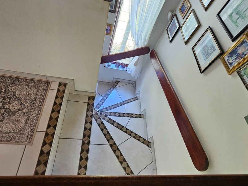 Private and Pet-Friendly Three Bedroom Duplex Townhouse in Peaceful Umtentweni - Photo 9