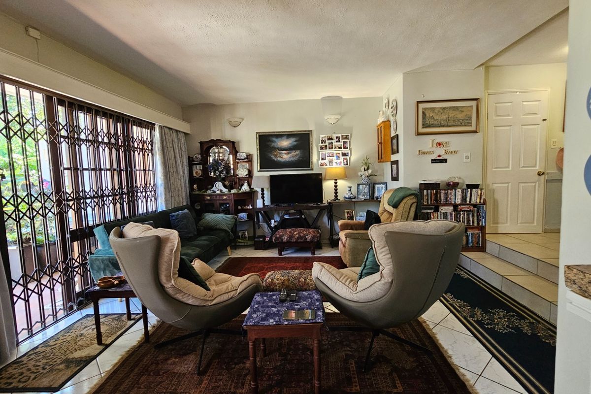 Private and Pet-Friendly Three Bedroom Duplex Townhouse in Peaceful Umtentweni - Photo 3