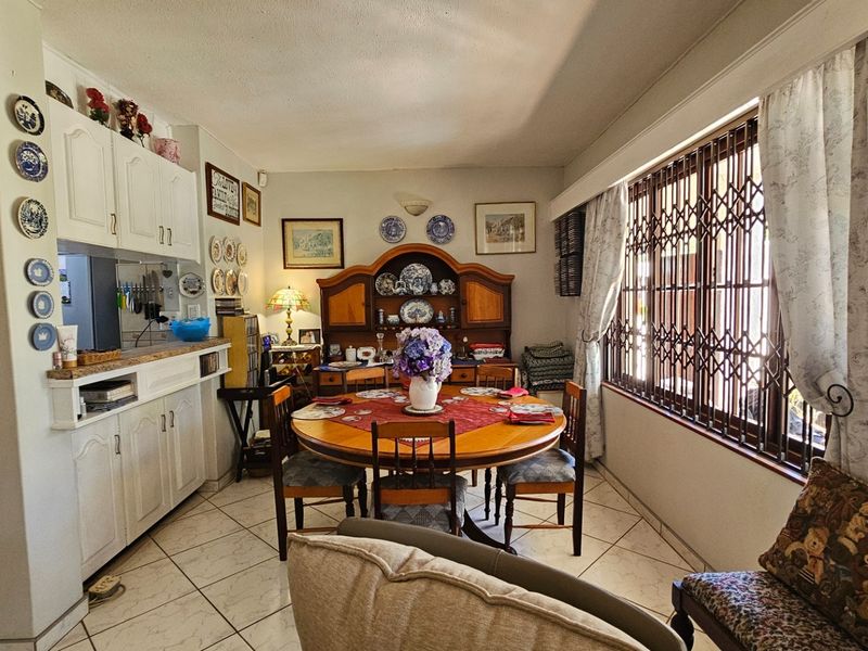 Private and Pet-Friendly Three Bedroom Duplex Townhouse in Peaceful Umtentweni - Photo 4