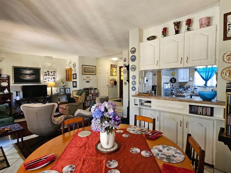 Private and Pet-Friendly Three Bedroom Duplex Townhouse in Peaceful Umtentweni - Photo 5