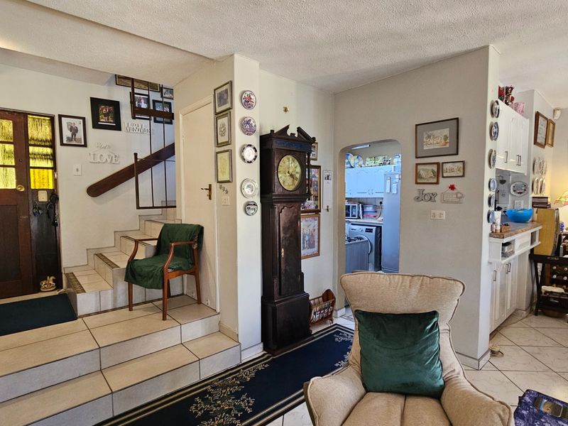 Private and Pet-Friendly Three Bedroom Duplex Townhouse in Peaceful Umtentweni - Photo 2