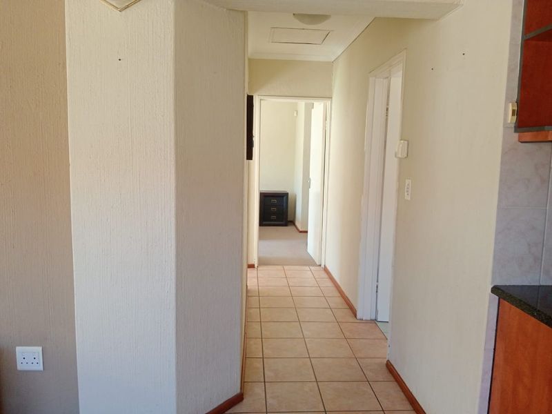 House To Rent in Bergbron, Roodepoort - Photo 8