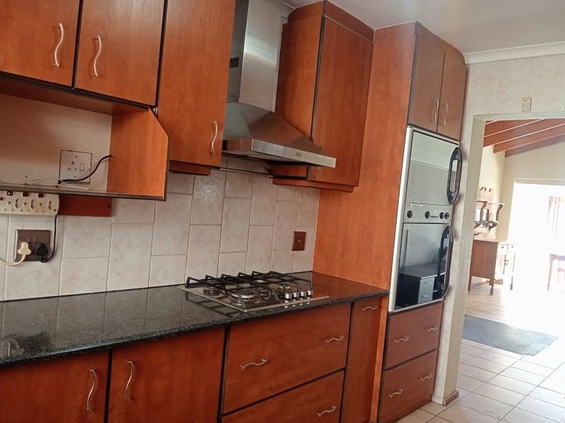 House To Rent in Bergbron, Roodepoort - Photo 6