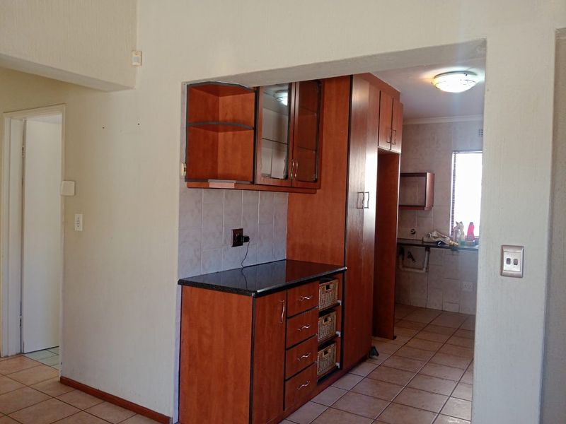 House To Rent in Bergbron, Roodepoort - Photo 5