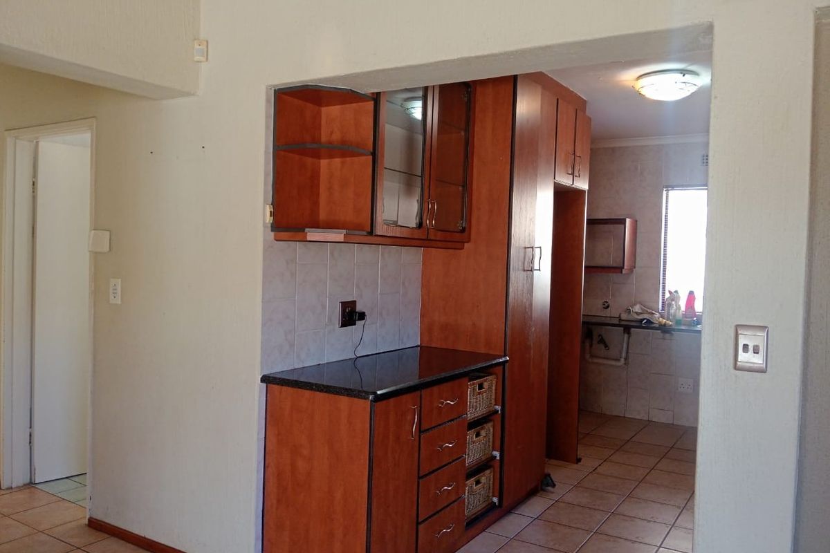 House To Rent in Bergbron, Roodepoort - Photo 5