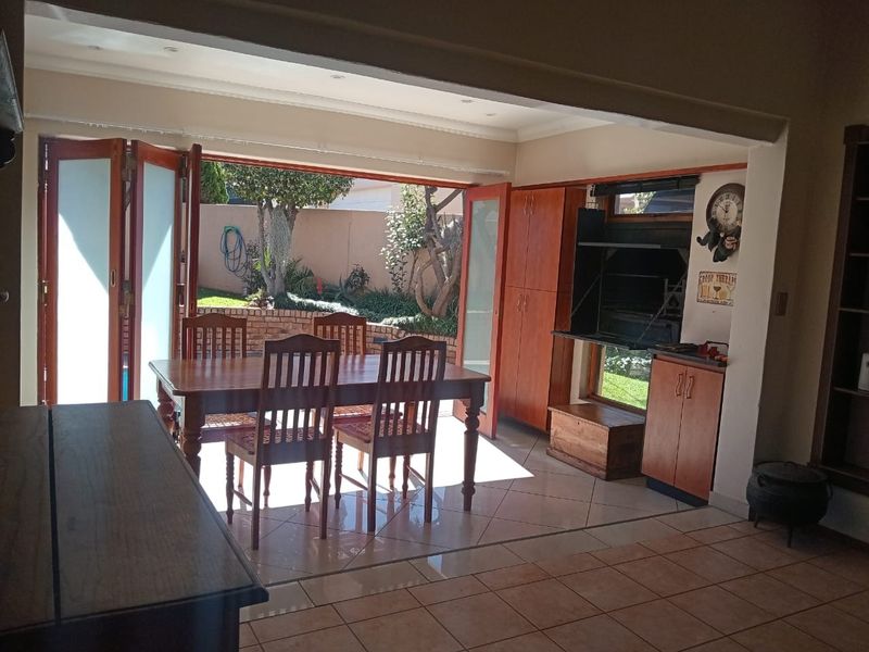 House To Rent in Bergbron, Roodepoort - Photo 2