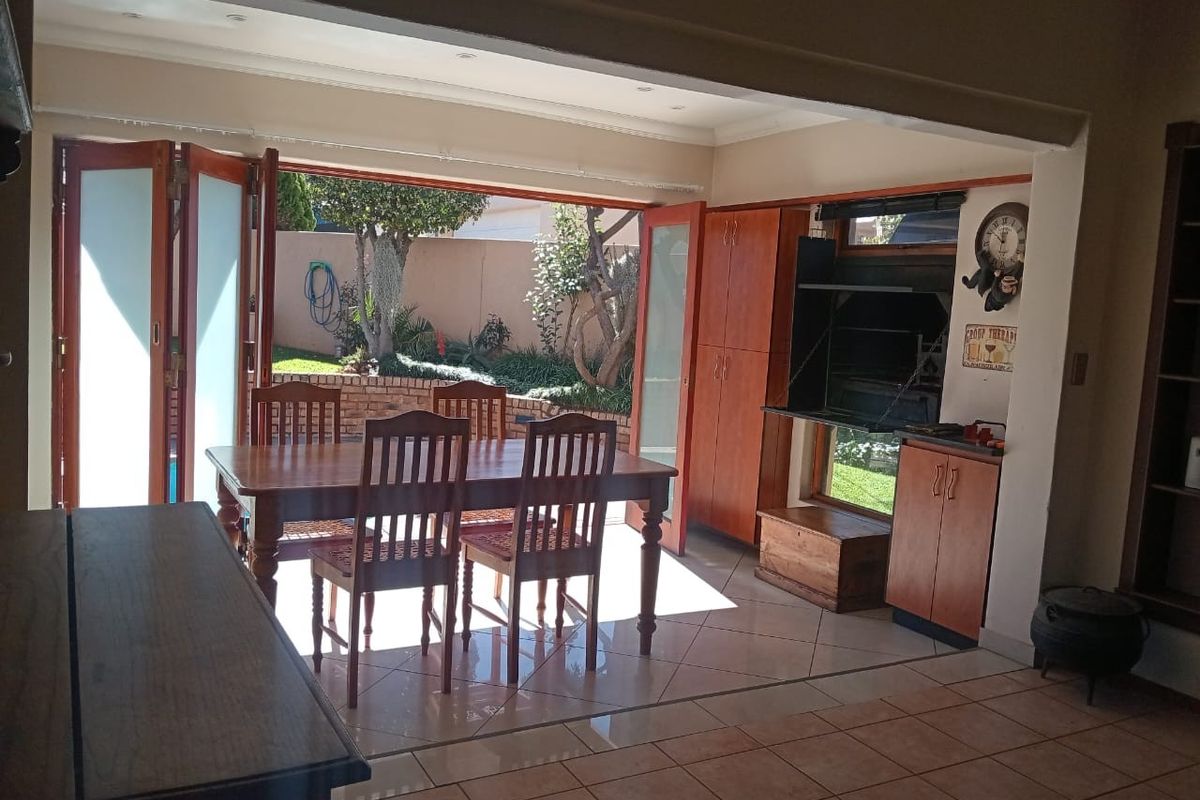 House To Rent in Bergbron, Roodepoort - Photo 2