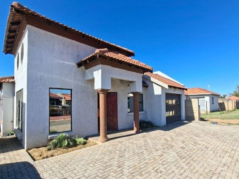 House For Sale in CE 3, Vanderbijlpark CE - Photo 1