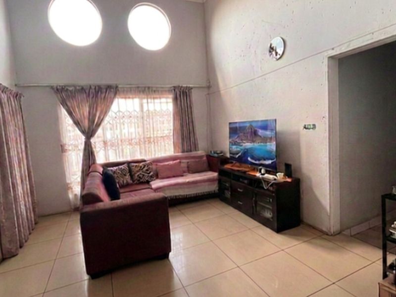 House For Sale in CE 3, Vanderbijlpark CE - Photo 4