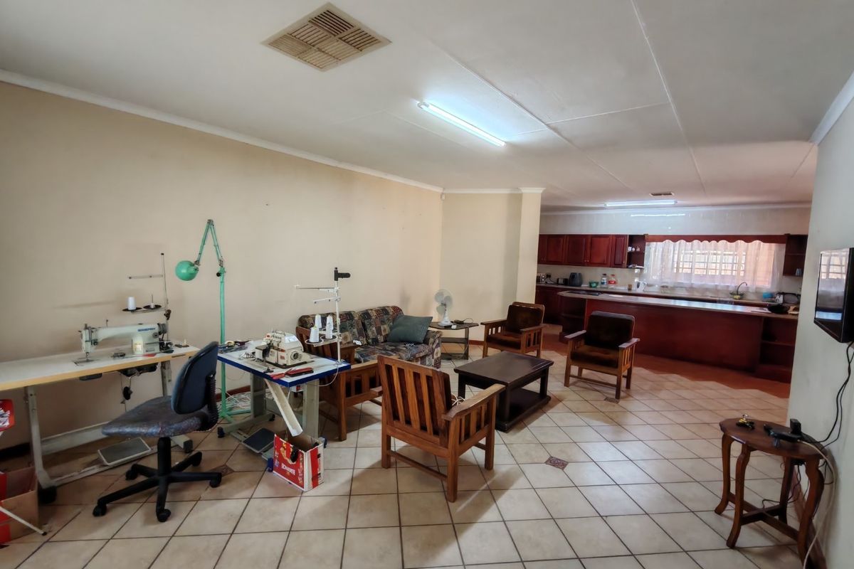 Spacious 3-Bedroom Townhouse for Sale in Bela Bela - Photo 3