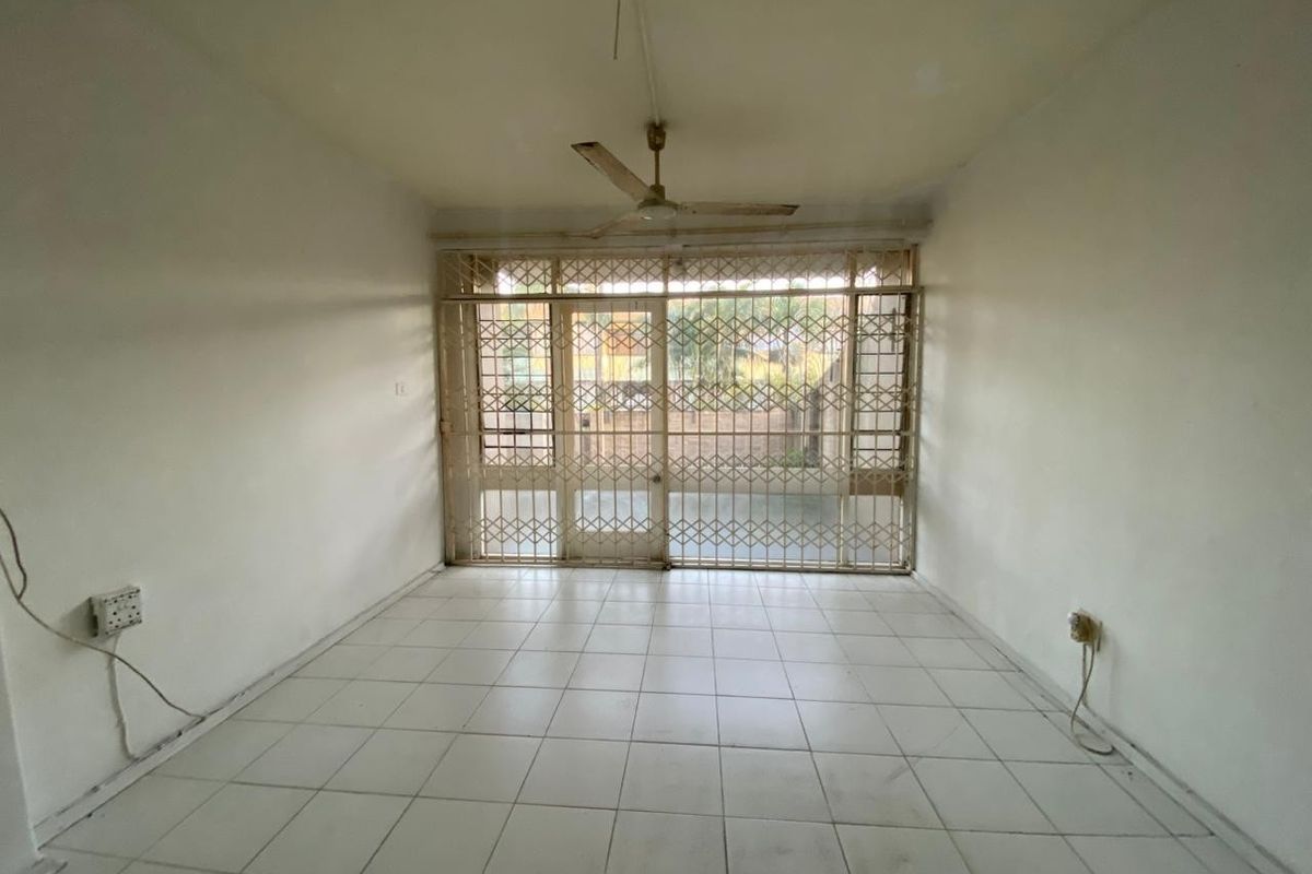 Lovely 1-Bedroom Ground Floor Unit with Private Garden - Crompton Street - Photo 2