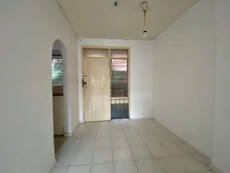Lovely 1-Bedroom Ground Floor Unit with Private Garden - Crompton Street - Photo 9