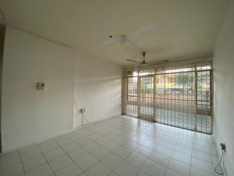 Lovely 1-Bedroom Ground Floor Unit with Private Garden - Crompton Street - Photo 4