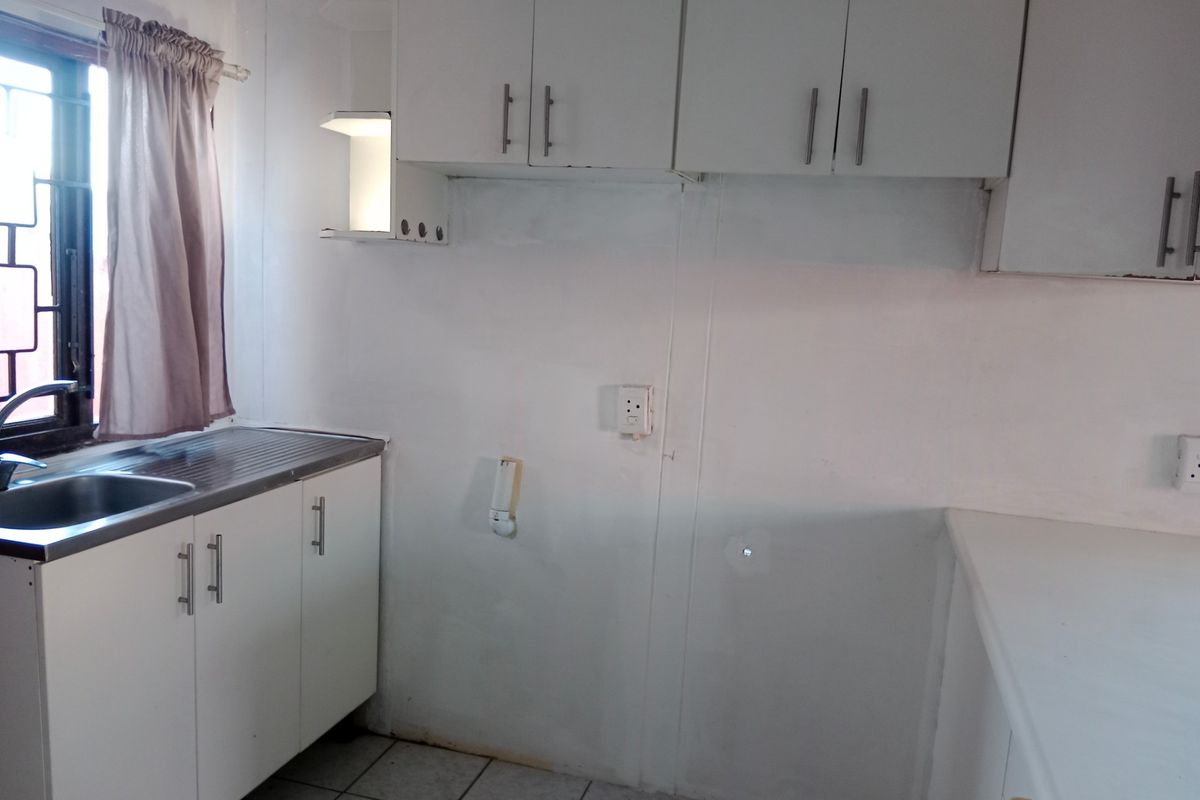2-bedroom Out-building to let - Photo 2