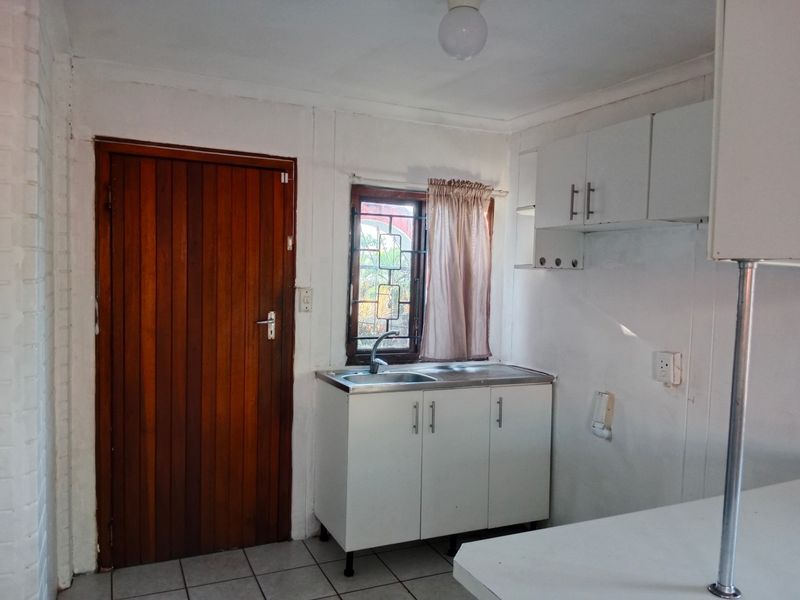 2-bedroom Out-building to let - Photo 8