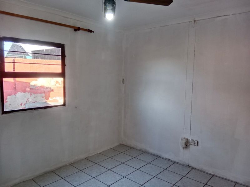 2-bedroom Out-building to let - Photo 4