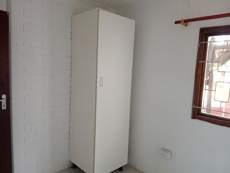 2-bedroom Out-building to let - Photo 5