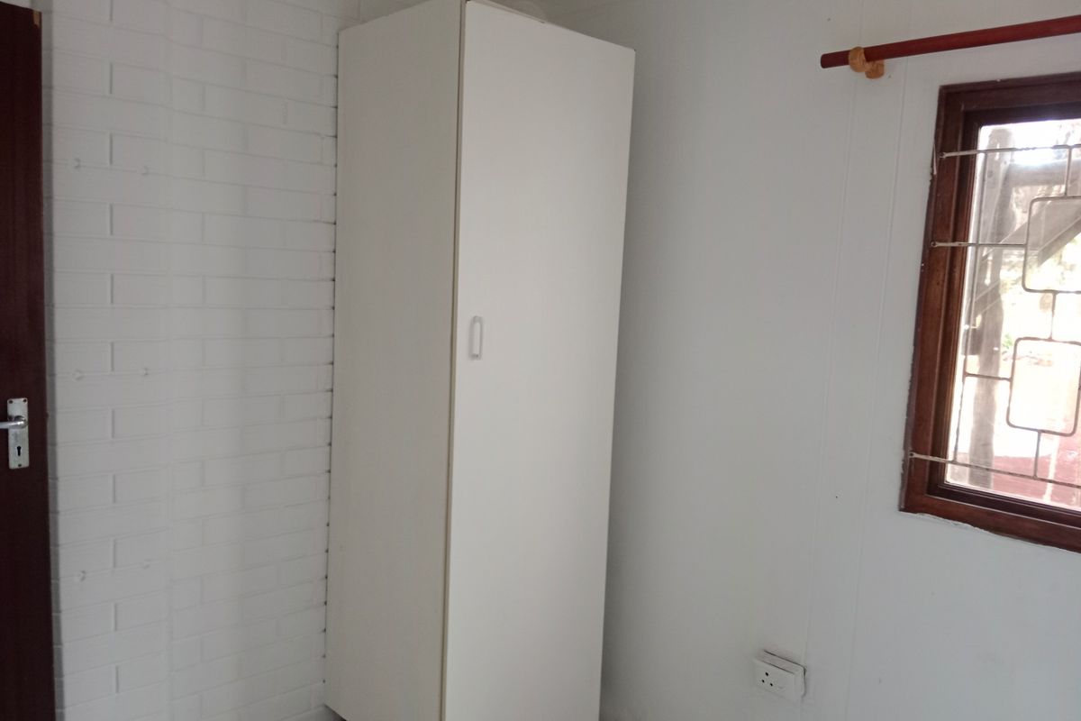 2-bedroom Out-building to let - Photo 5