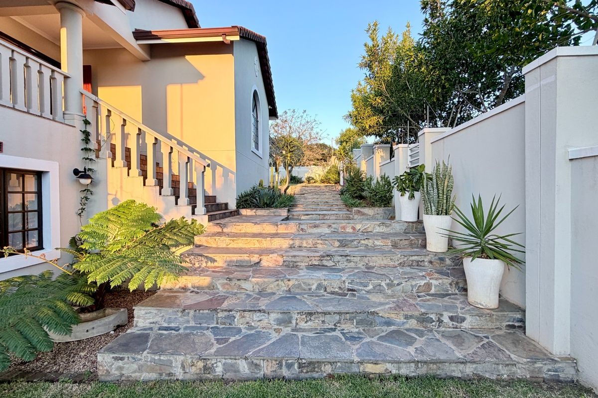 Family residence in Sheffield Beach - Photo 2