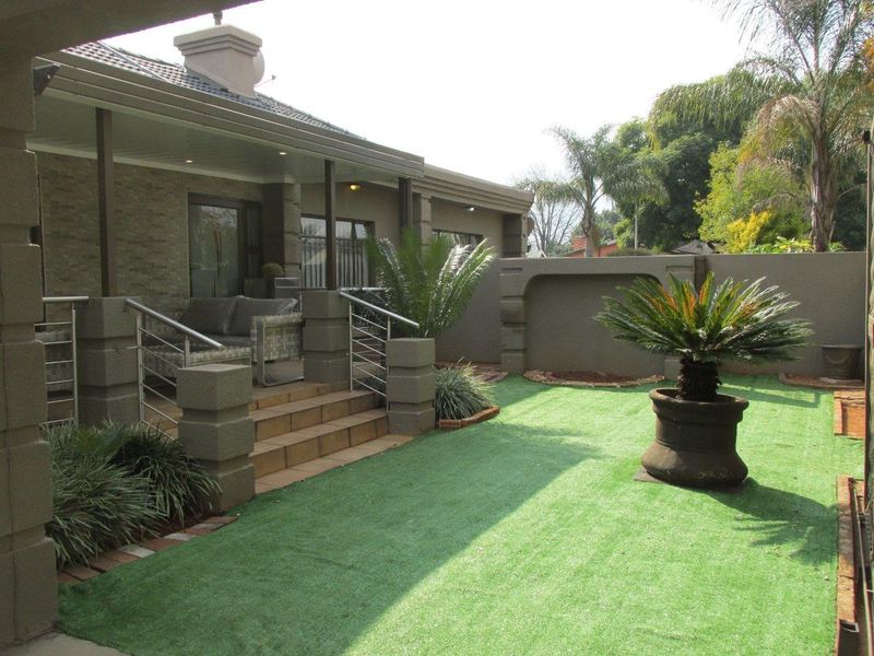 House For Sale in Birchleigh, Kempton Park - Photo 2