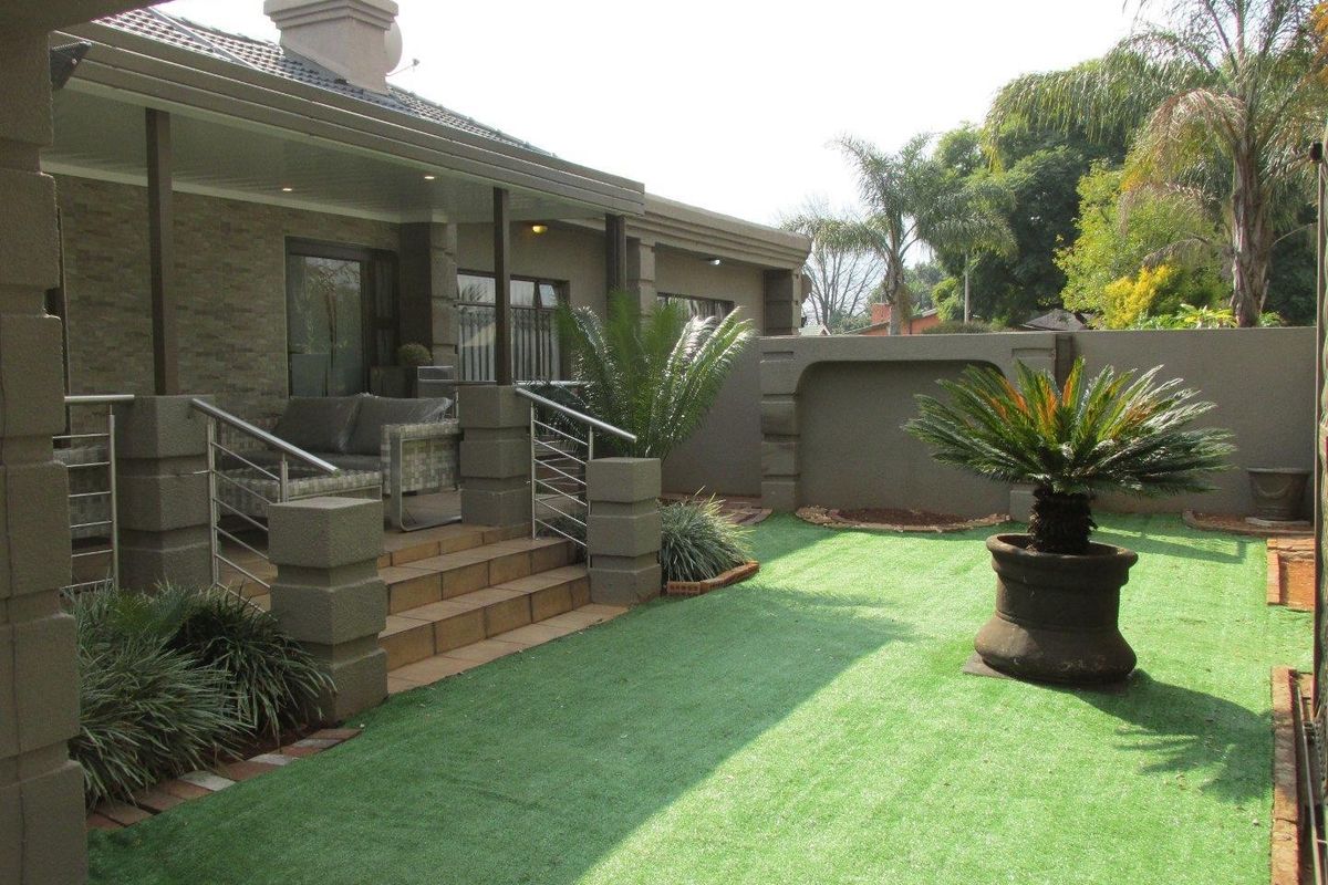 House For Sale in Birchleigh, Kempton Park - Photo 2