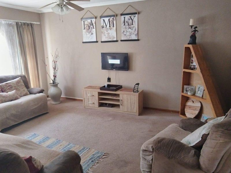 Spacious Family Home with Endless Potential in Dennesig - Photo 6