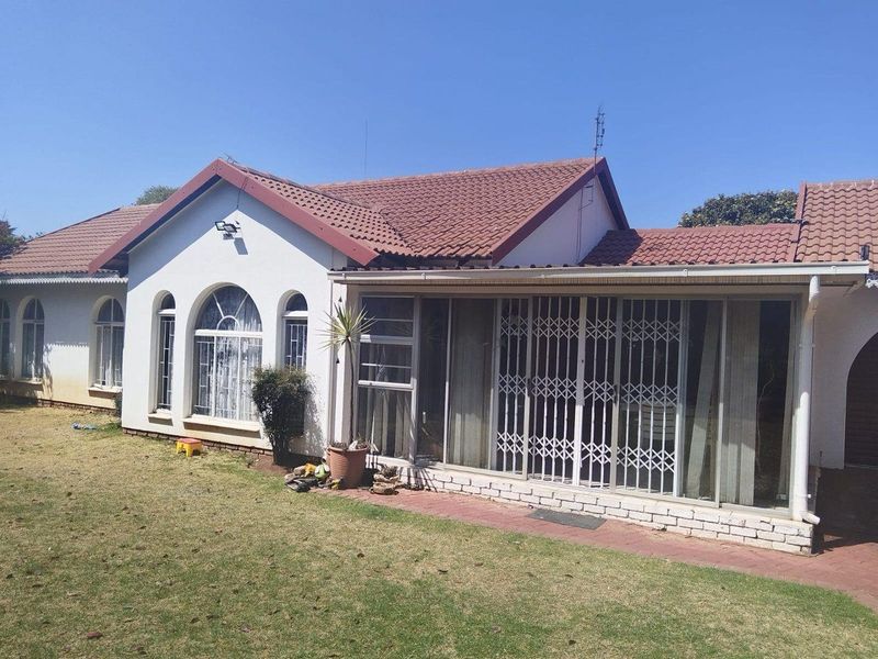 Spacious Family Home with Endless Potential in Dennesig - Photo 1