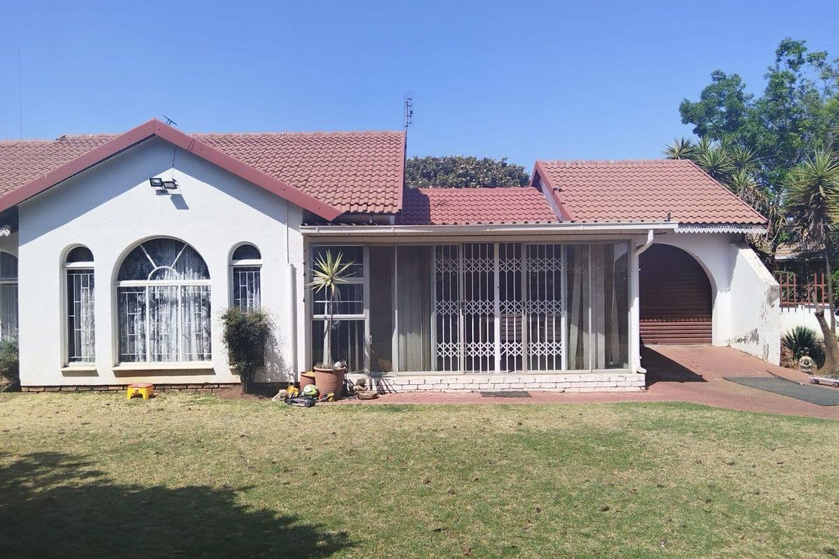 Spacious Family Home with Endless Potential in Dennesig - Photo 2