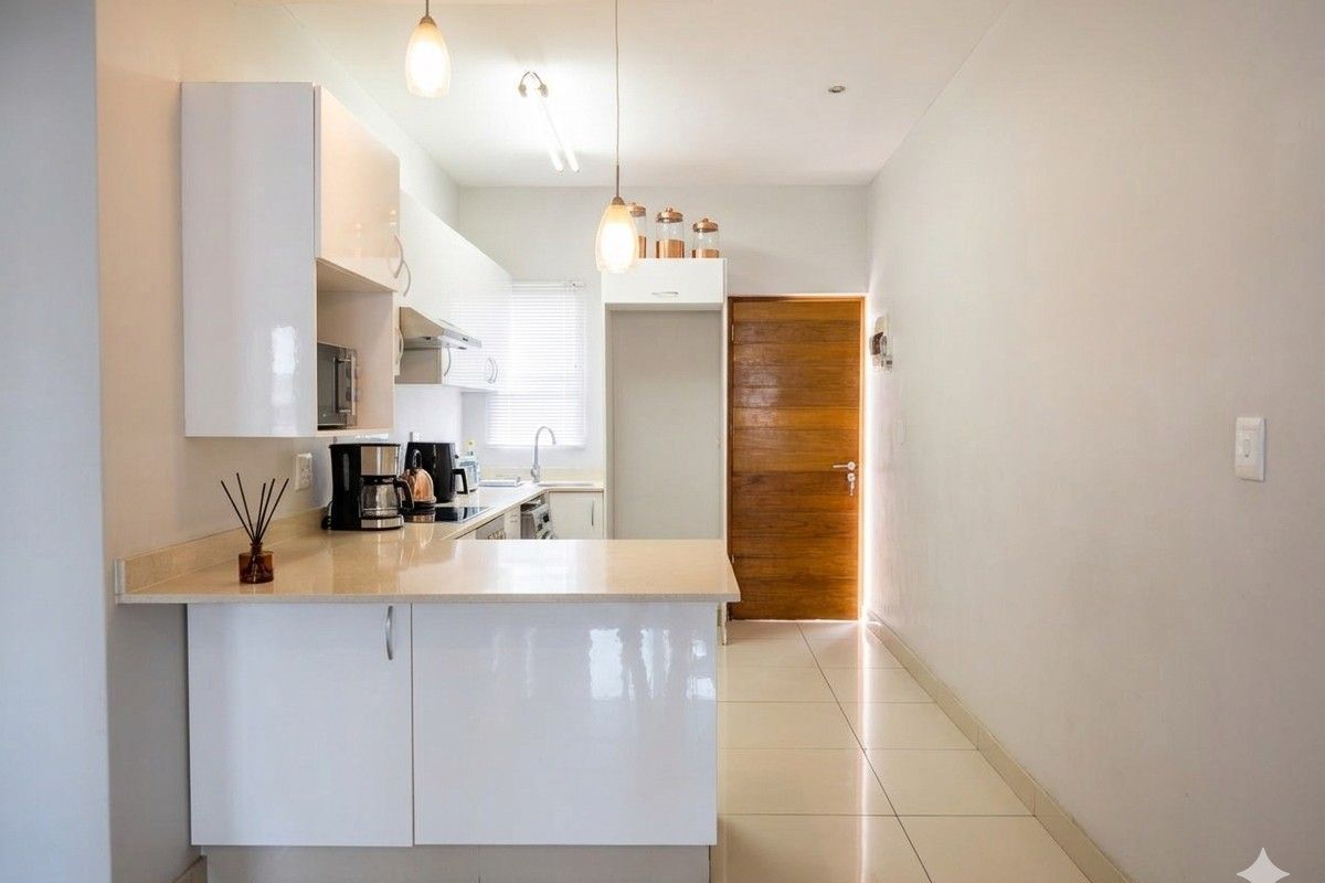 Ultra Modern 2 Bedroom Apartment on Umhlanga Ridge For Sale - Photo 2
