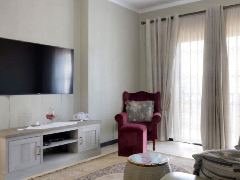 Immaculate Lock-Up-and-Go Living in a Sought-After Renico Development - Photo 3