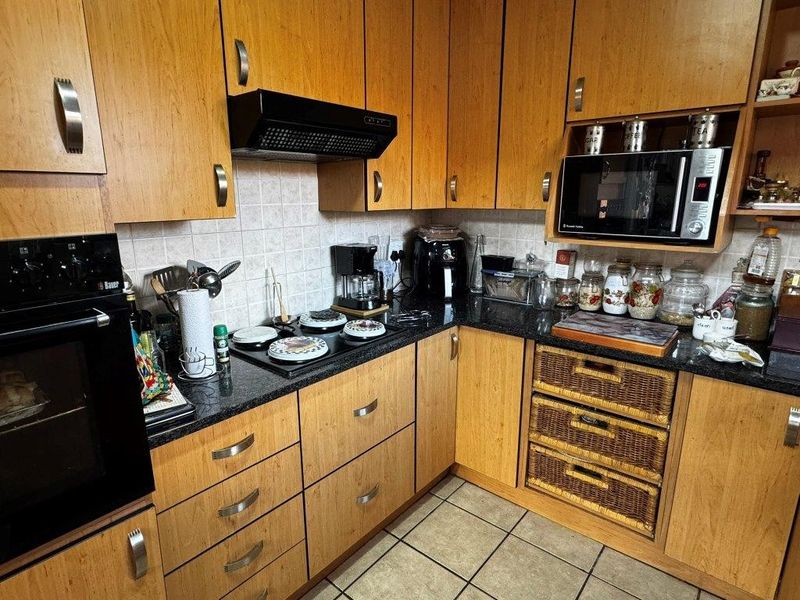 Townhouse For Sale in Glen Marais, Kempton Park - Photo 10