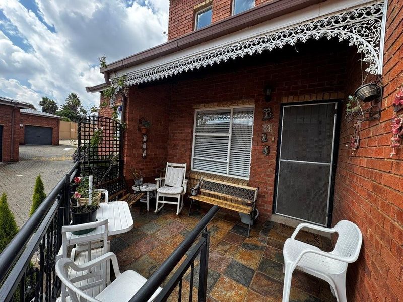 Townhouse For Sale in Glen Marais, Kempton Park - Photo 2