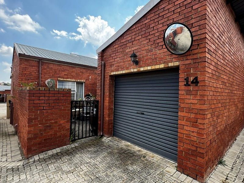 Townhouse For Sale in Glen Marais, Kempton Park - Photo 4