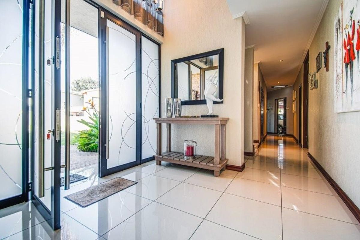 House For Sale in Terenure, Kempton Park - Photo 5