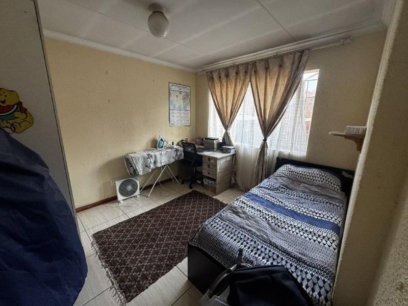 Townhouse For Sale in Birch Acres, Kempton Park - Photo 10