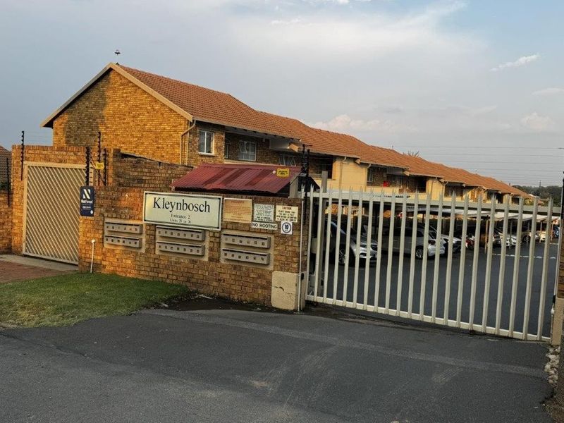 Townhouse For Sale in Birch Acres, Kempton Park - Photo 1