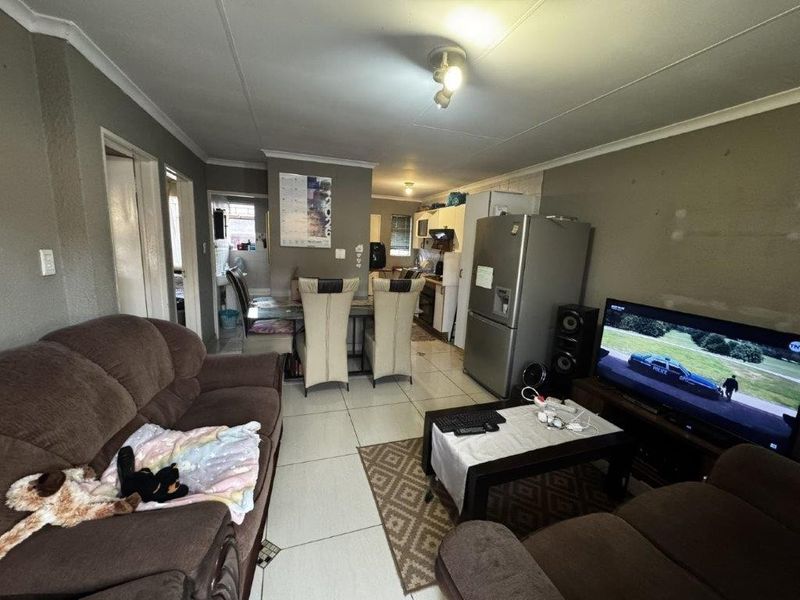 Townhouse For Sale in Birch Acres, Kempton Park - Photo 8