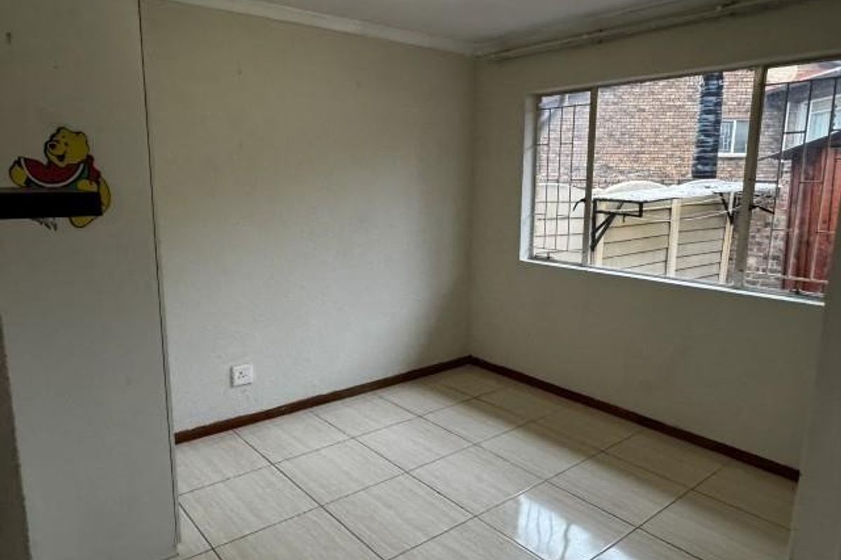 Townhouse For Sale in Birch Acres, Kempton Park - Photo 3
