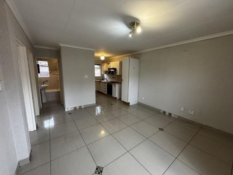 Townhouse For Sale in Birch Acres, Kempton Park - Photo 4
