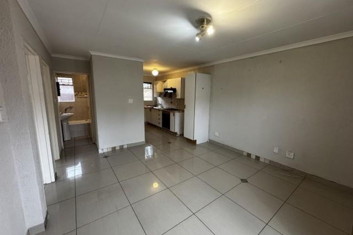 Townhouse For Sale in Birch Acres, Kempton Park - Photo 4