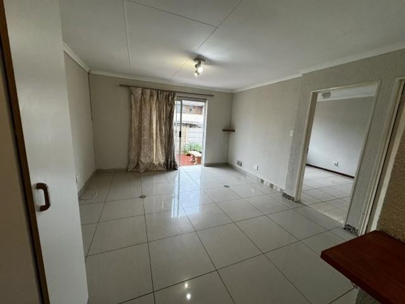 Townhouse For Sale in Birch Acres, Kempton Park - Photo 6