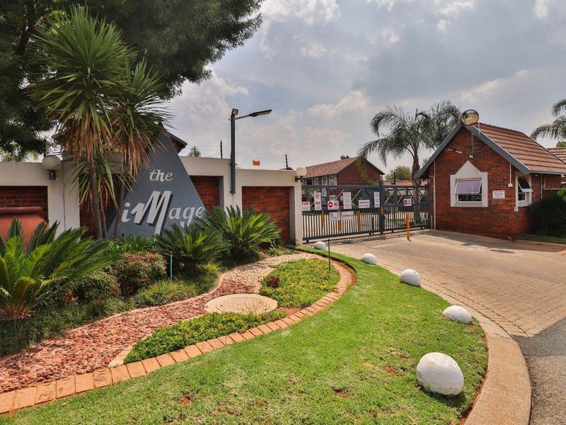 Townhouse For Sale in Glen Marais, Kempton Park - Photo 1