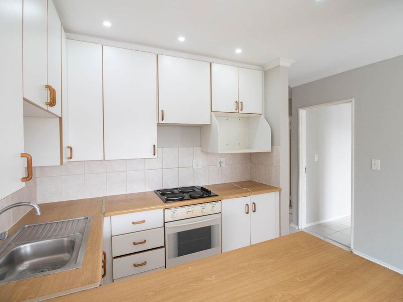 Townhouse For Sale in Glen Marais, Kempton Park - Photo 10