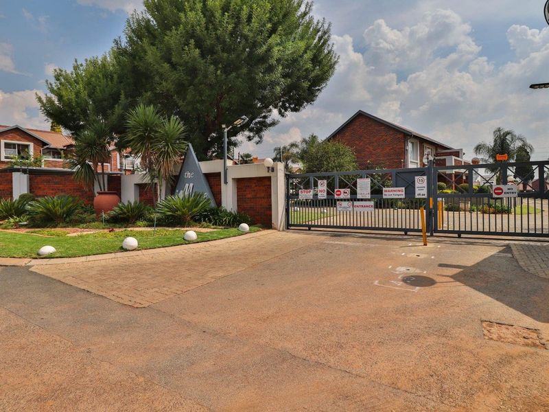 Townhouse For Sale in Glen Marais, Kempton Park - Photo 3
