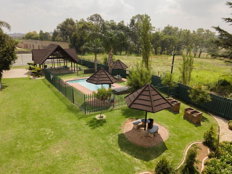 Townhouse For Sale in Glen Marais, Kempton Park - Photo 2